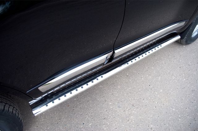 Защита порогов RusStal труба 120х60 (овал с проступью) для Toyota Land Cruiser 200 2012-2015. Артикул TLCT-000515