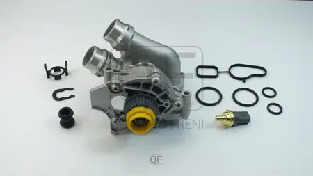 Насос водяной в сборе с термостатом (Quattro Freni). Артикул qf05a00139