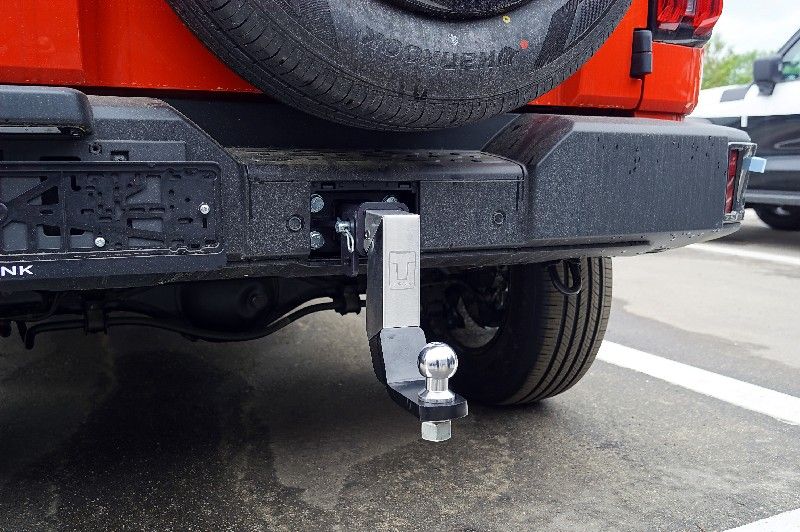 Фаркоп ТСС оцинкованный под американский квадрат для Tank 300 2022-2026 с логотипом Tank (нерж. шар). Артикул TCU00359N