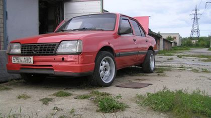Дефлекторы Heko для окон Opel Ascona C 1981-1988. Артикул 25301