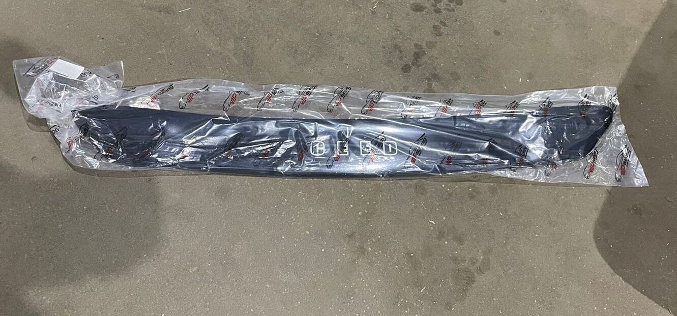 Дефлектор Vip-Tuning для капота Kia Ceed II универсал 2012-2017. Артикул KA40