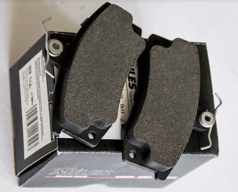 Тормозные колодки Miles (Semi-Metallic). Артикул E100025