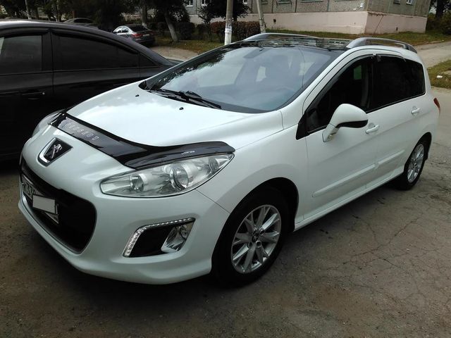 Дефлектор VT52 (длинный) для капота Peugeot 308 2007-2013. Артикул PG11VT