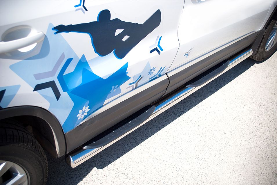 Защита порогов RusStal труба d76 с накладками (вариант 3) для Volkswagen Tiguan Sport & Style (Trend & Fun) 2011-2016. Артикул VGT-0009923