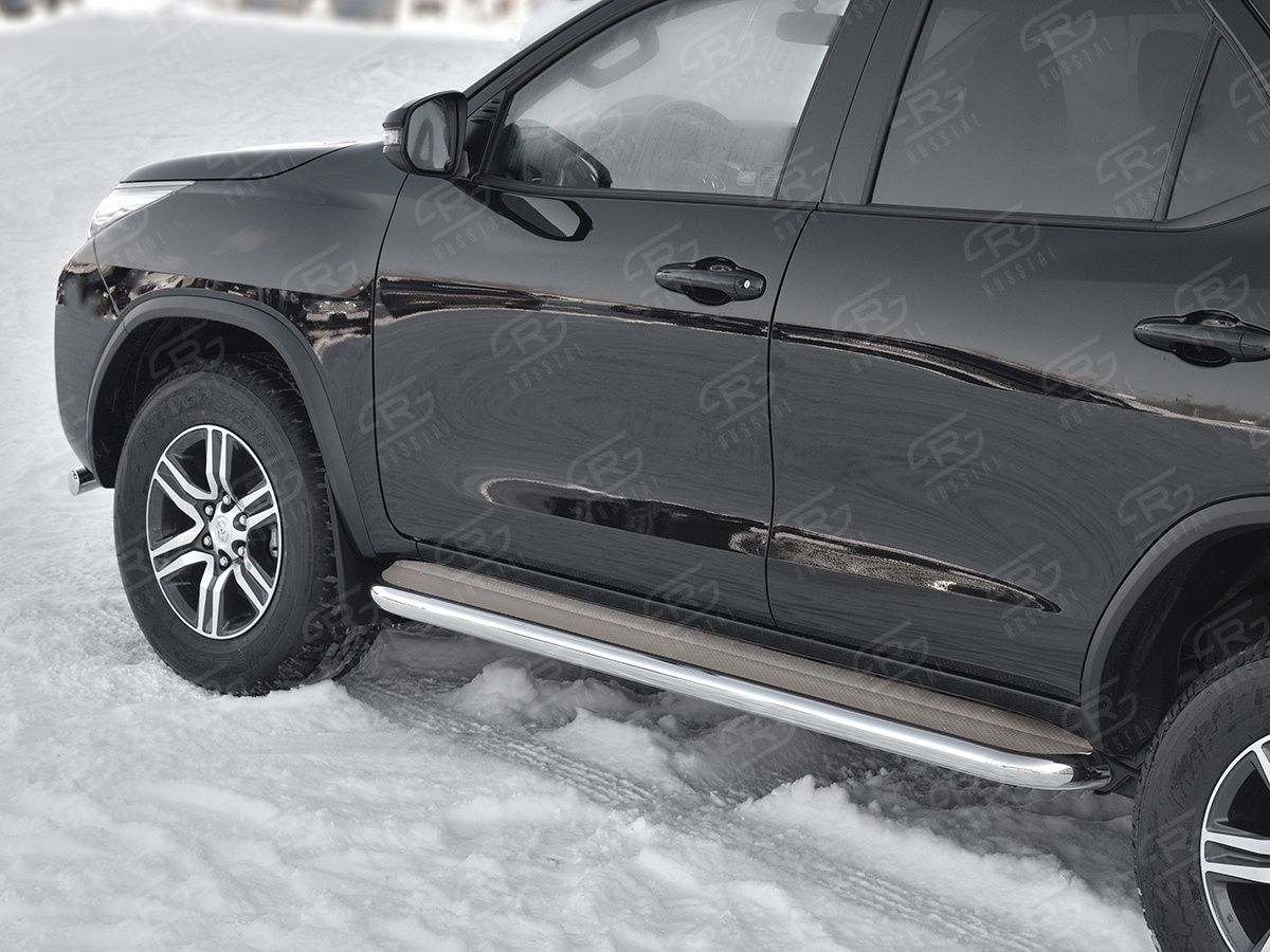 Защита порогов RusStal труба d63 с листом (Лист нерж, проф. нерж) (вариант 3) для Toyota Fortuner II (для России) 2017-2020. Артикул TFL-0028833