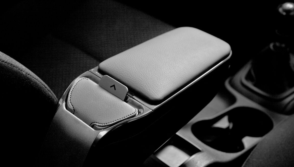 Подлокотник Armster 2 BLACK для Peugeot 301 2013-2026 Черный. Артикул V00320