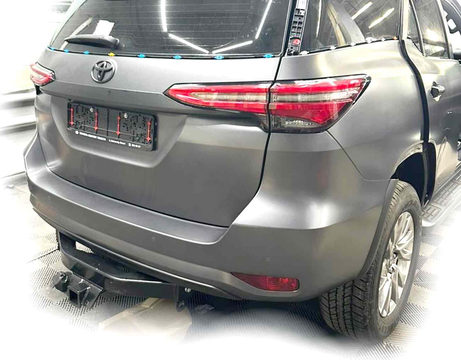 Фаркоп Шериф под американский квадрат для Toyota Fortuner II 2017-2026. Артикул 3714.21