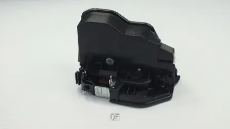 ЗАМОК ДВЕРИ передней L (Quattro Freni). Артикул QF10J00018