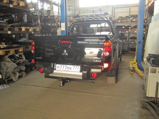 Фаркоп Bizon для Mitsubishi L200 IV 2006-2015. Быстросъемный крюк. Артикул FA 0648-E