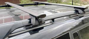 Багажник на рейлинги INTER Titan для Changan CS35PLUS 2018-2026 (Крыловидные дуги ЧЕРНЫЕ). Артикул 5521-1108