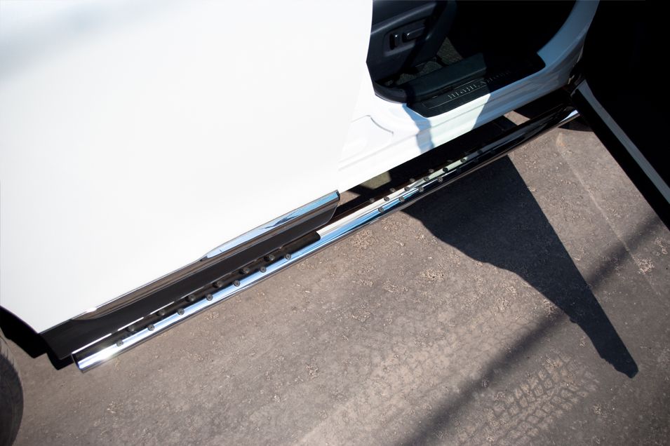 Защита порогов RusStal труба d75х42 овал с проступью для Toyota Highlander II 2010-2014. Артикул THO-000741