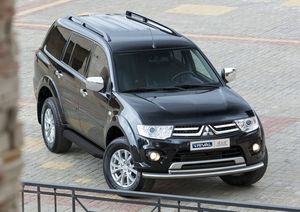 Пороги алюминиевые Rival Premium-Black для Mitsubishi Pajero Sport II 2008-2016. Артикул A173ALB.4003.1