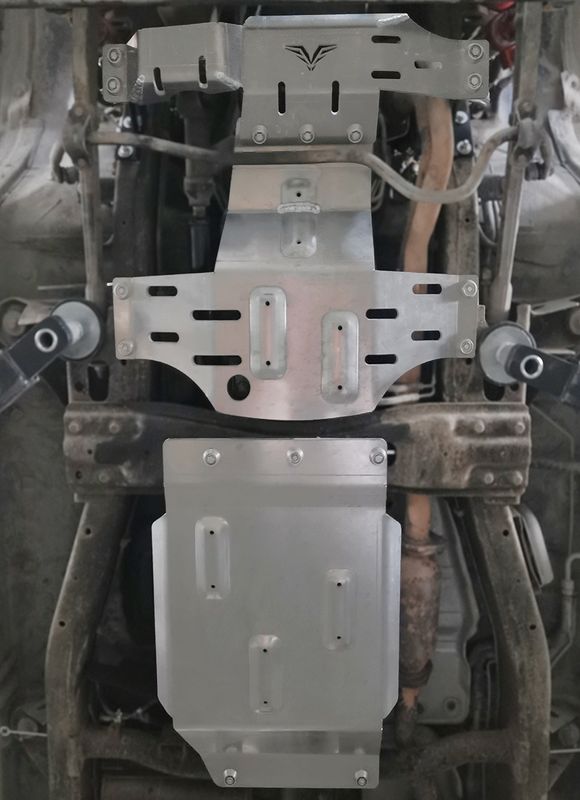 Защита алюминевая Falcon для радиатора, картера, РК, КПП Nissan Patrol Y61 1997-2010. Артикул 8119726183