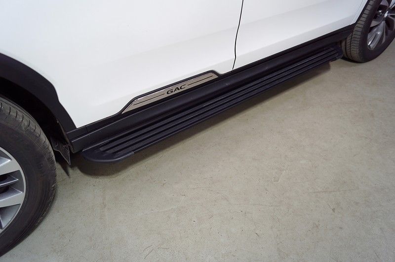 Пороги алюминиевые ТСС Slim Line Black 1820 мм для  GAC GS8 2.0T 4WD 2021-2023. Артикул GACGS821-19B