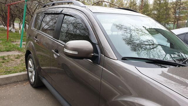 Дефлекторы Cobra Tuning для окон (с хром. молдингом) Mitsubishi Outlander XL 2007-2012. Артикул M41007CR