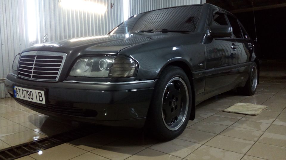 Дефлекторы Cobra Tuning для окон Mercedes-Benz C-class W202 седан 1993-2000. Артикул M30793