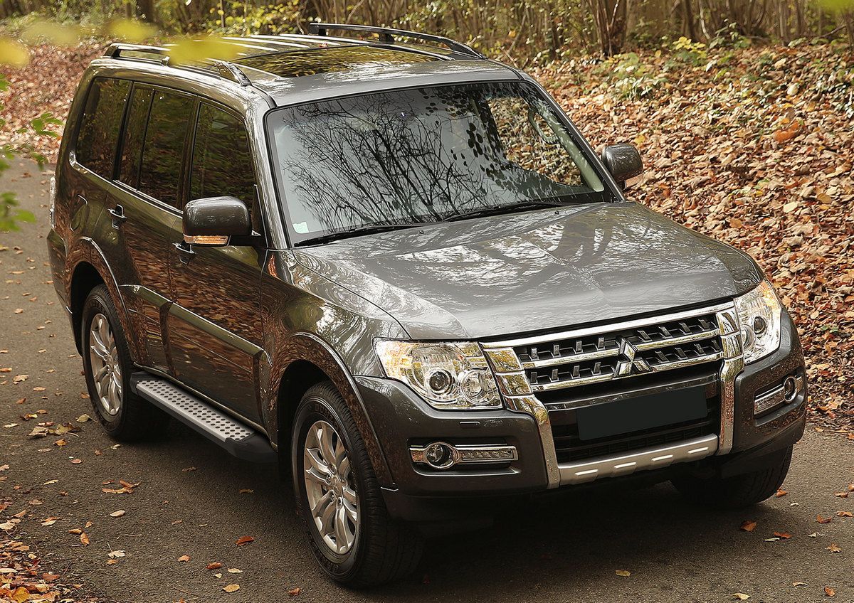 Пороги алюминиевые Rival Bmw-Style круг для Mitsubishi Pajero IV 2006-2011. Артикул D173AL.4002.1