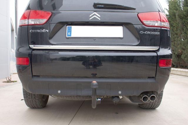 Фаркоп Aragon (быстросъемный крюк, вертикальное крепление) для Citroen C-Crosser 2007-2013.. Артикул E4204BV