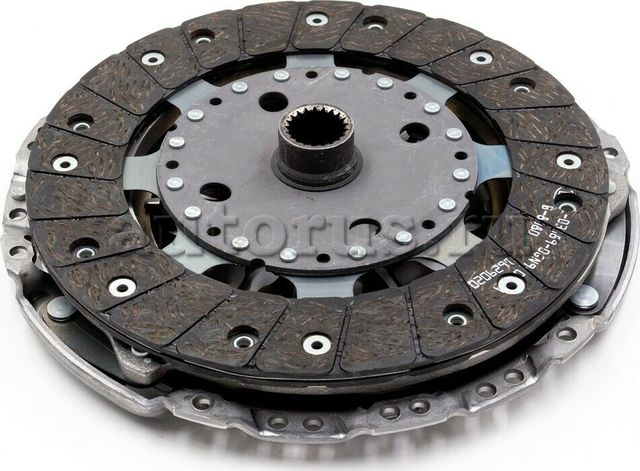 Сцепление (комплект) Renault. Артикул 302057505R