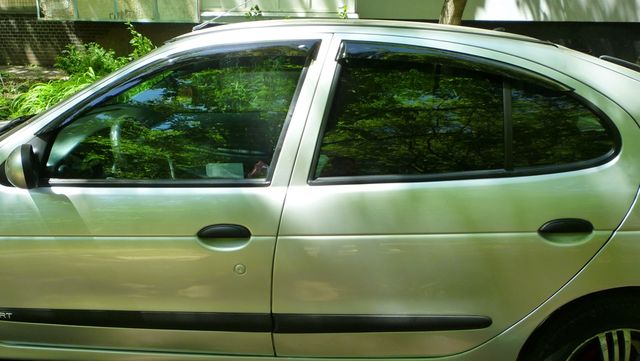 Дефлекторы Cobra Tuning для окон Renault Megane I седан 1995-2002. Артикул R11795