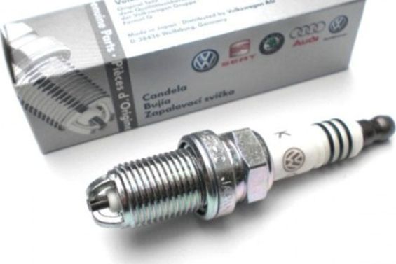 Свеча зажигания VAG. Артикул 101 000 033AA
