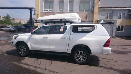 Крыша (кунг) кузова АВС-Дизайн для Toyota Hilux 2015-2024 с двойной кабиной. Белая, 3 двери. Артикул ABC.TOHIL.BR.05W