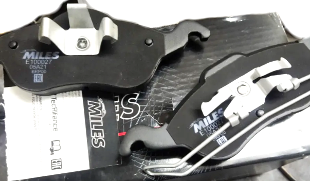 Тормозные колодки Miles (Semi-Metallic). Артикул E100027