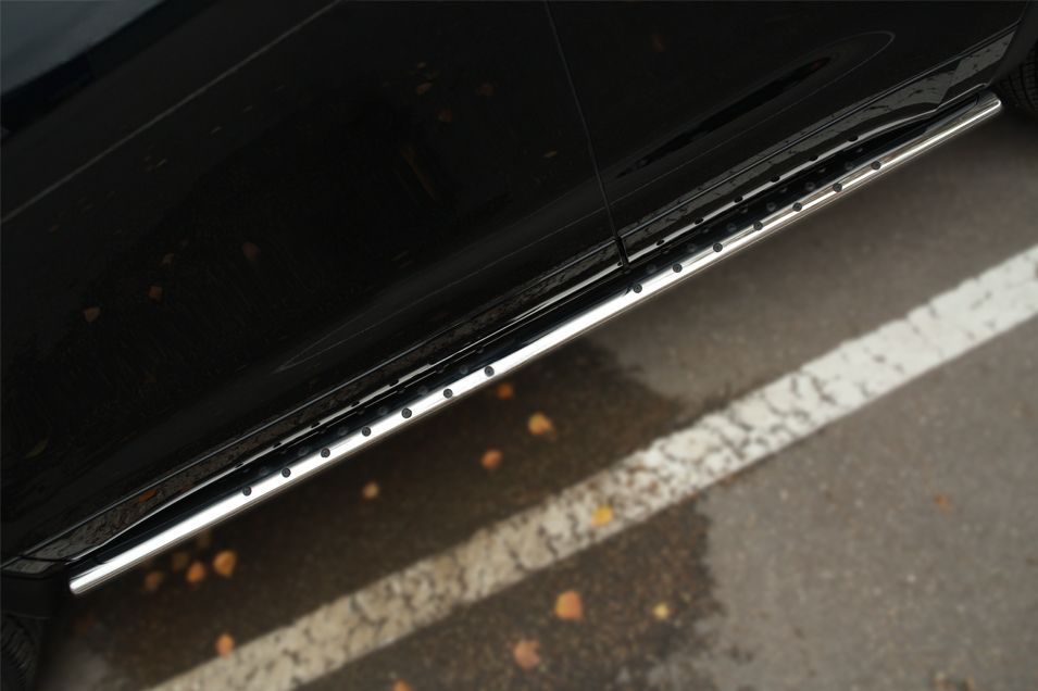 Защита порогов RusStal труба 75х42 овал с проступью для Toyota Highlander III 2014-2026. Артикул THRO-001919