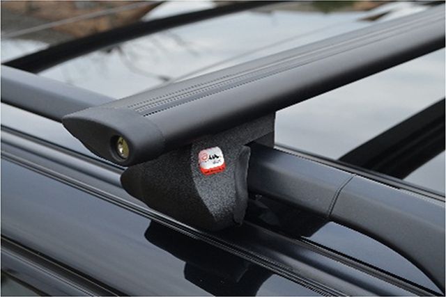 Багажник на интегрированные рейлинги Amos Alfa для BMW X4 F26 5-дв. 2015-2023 (Aero-Alfa дуги с замком черные). Артикул alfa-a1.3lBlack