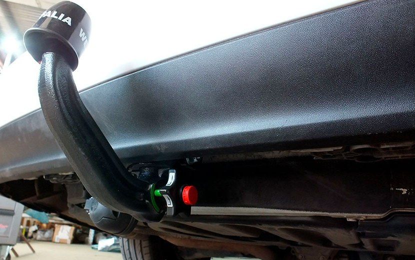 Фаркоп Westfalia для Mercedes-Benz E-Класс W212 седан 2009-2017. Быстросъемный крюк. Артикул 313361600001