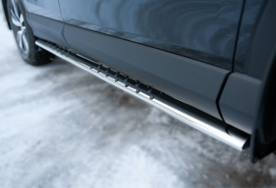 Защита порогов RusStal труба d75х42 овал с проступью для Toyota RAV4 IV 2015-2026. Артикул TR4O-002198