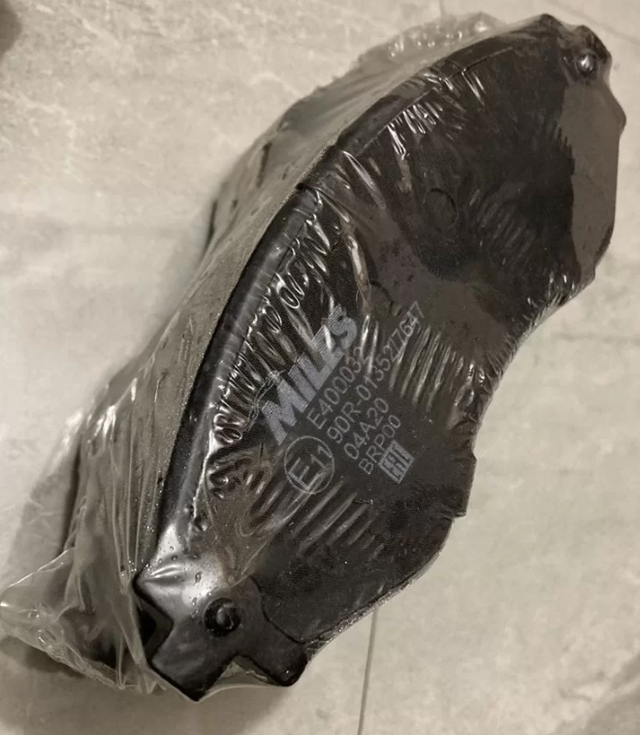 Тормозные колодки Miles (Low-Metallic). Артикул E400032