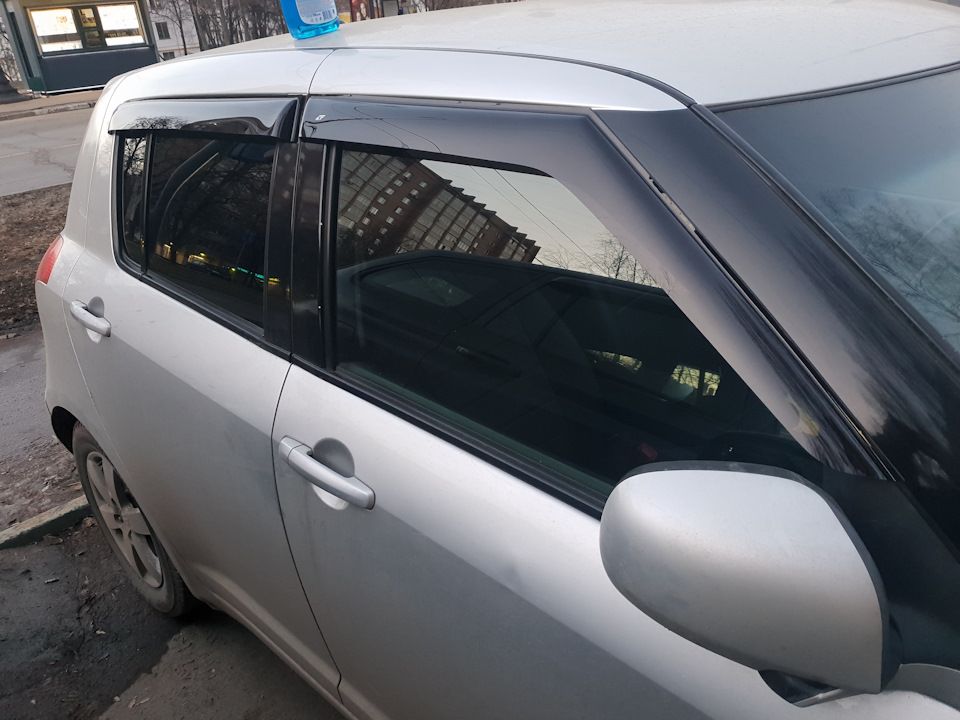 Дефлекторы Cobra Tuning для окон Suzuki Swift 5-дв. 2004-2010. Артикул S51204