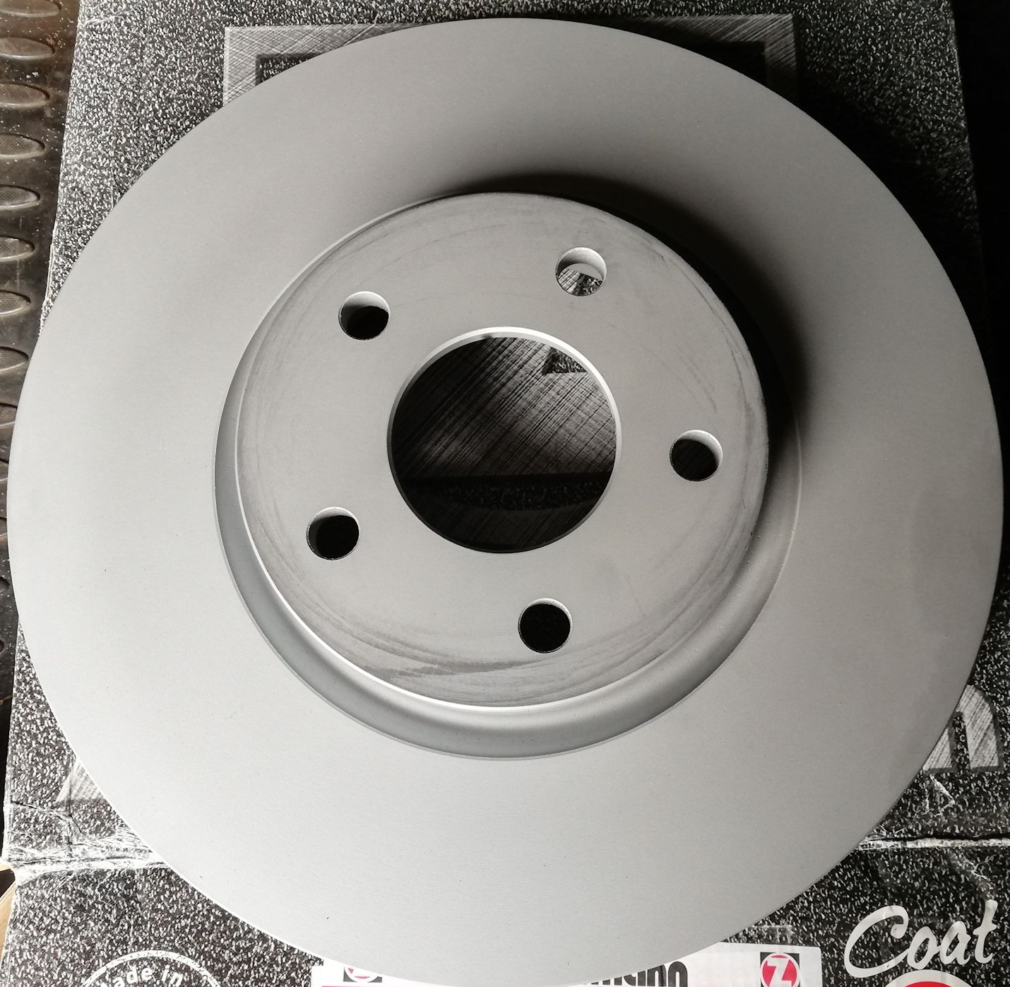 Тормозной диск Zimmermann Coat Z. Артикул 250.1365.20