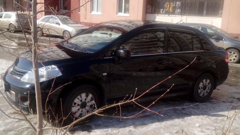 Дефлекторы SIM для окон Nissan Tiida C11 седан 2006-2011. Артикул SNITIIS0632