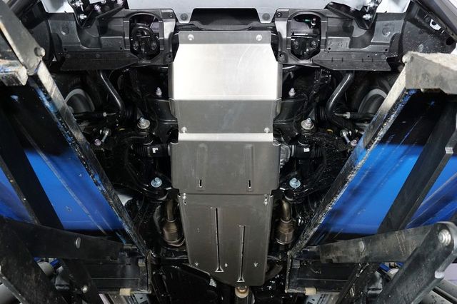 Защита алюминиевая ТСС (4 мм) для радиатора, АКПП, РК и редуктора Toyota Land Cruiser 300 2021-2026. Артикул ZKTCC00505K