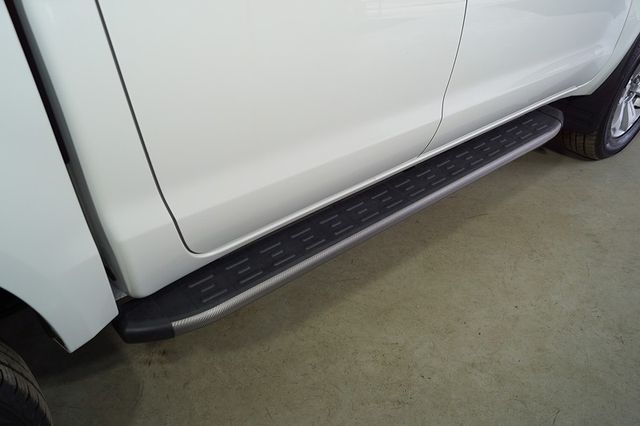 Пороги алюминиевые ТСС с пластиковой накладкой 1920 мм для JAC T6 (4WD) 2.0T (бенз) 2021-2026 Карбон серые. Артикул JACT621-04GR