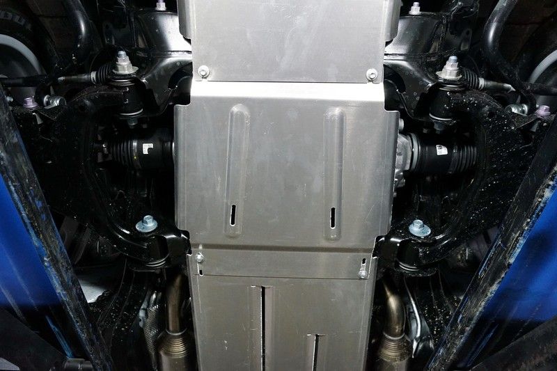 Защита алюминиевая ТСС (4 мм) для переднего редуктора Toyota Land Cruiser 300 2021-2026. Артикул ZKTCC00503