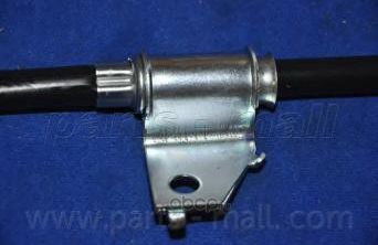 Трос стояночного тормоза | зад лев | (Parts-Mall). Артикул PTA-471