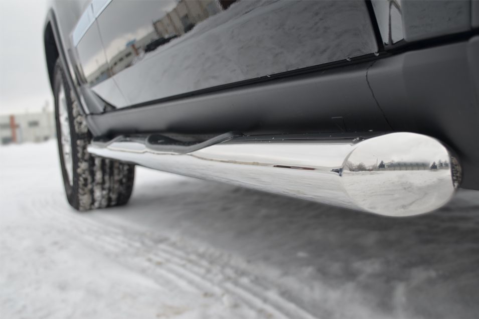 Защита порогов RusStal труба d76 мм с накладкой (вариант 1) для Jeep Grand Cherokee WK2 2011-2014. Артикул JGT-0011961