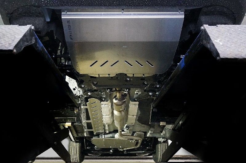 Защита алюминиевая ТСС (4 мм) для картера, КПП, топливопровода, бака и адсорбера Jetour Dashing 2023-2026. Артикул ZKTCC00613K