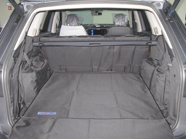 Защитный чехол AUTOSMSTUDIO "Maxi" в багажник автомобиля для Volkswagen Teramont 11.2016-2026, серый. Артикул TP-VW-TERI-MAXI-GR