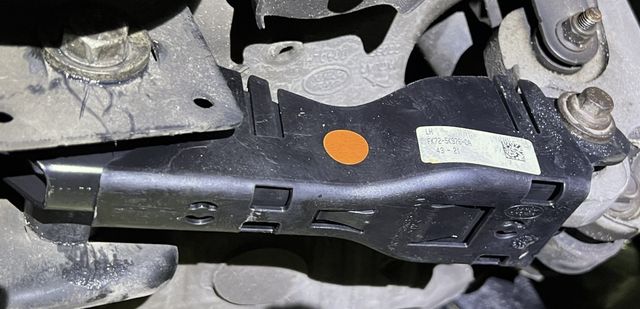 Рычаг задней подвески Land Rover. Артикул LR095329