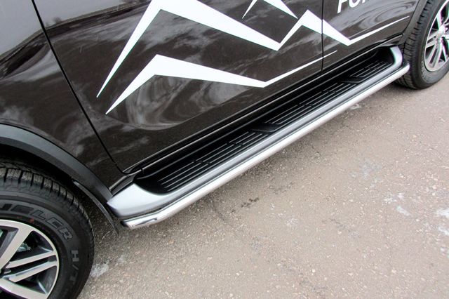 Пороги Slitkoff труба d42 для Toyota Fortuner II (для России) 2017-2026. Артикул TFOR-005