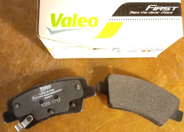 Тормозные колодки Valeo First. Артикул 302219