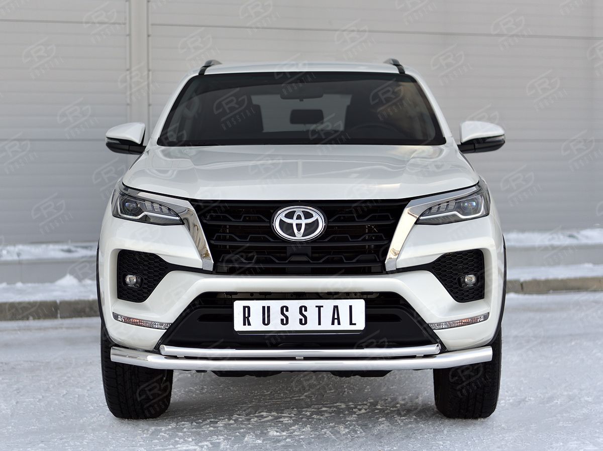 Защита RusStal переднего бампера d63 секции-d42 секции для Toyota Fortuner II 2020-2026. Артикул TFRZ-003526