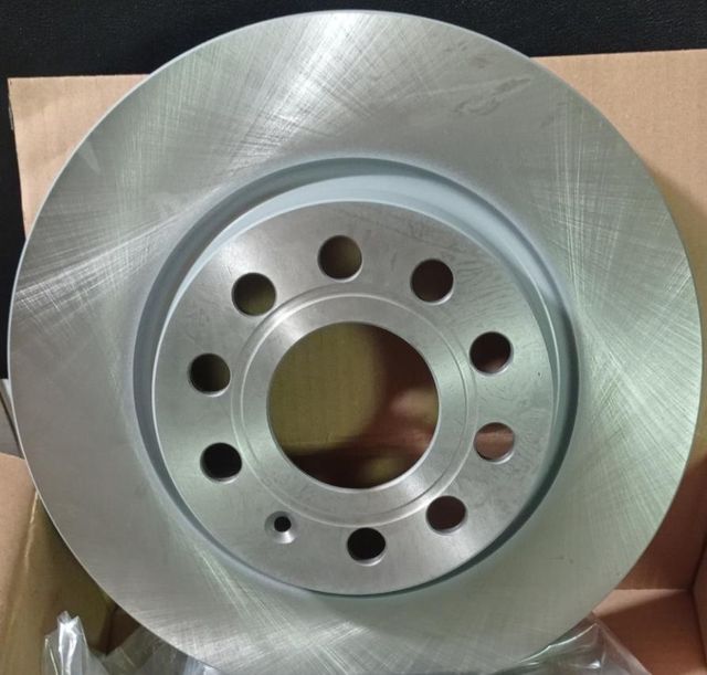Тормозной диск RoadHouse передний для Skoda Octavia A5 2004-2013. Артикул 6647.10