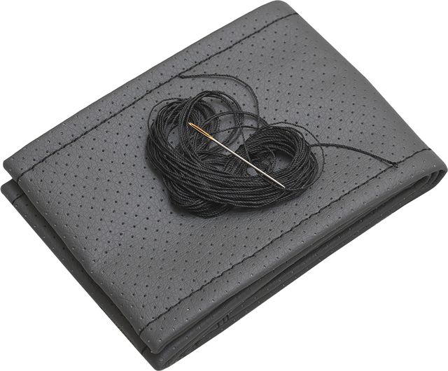 Оплётка на руль Rezkon (размер L, экокожа перф., цвет СЕРЫЙ/ЧЕРНЫЙ). Артикул 8001022021