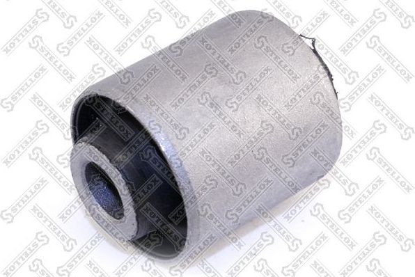 Сайлентблок переднего рычага подвески Stellox. Артикул 87-98083-SX