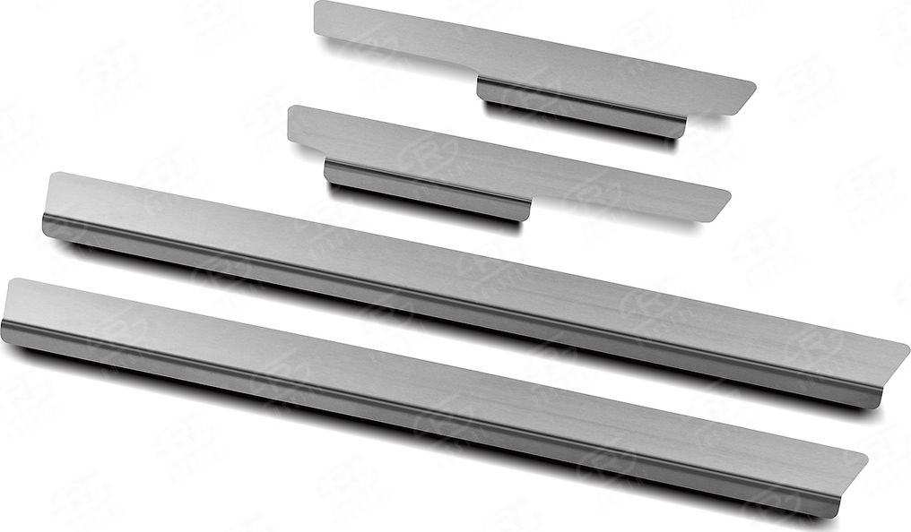 Накладки RusStal на пороги (лист нерж., шлифованный) для Toyota Camry 70 (V70, XV70) 2017-2026. Артикул TOYCAM18-02